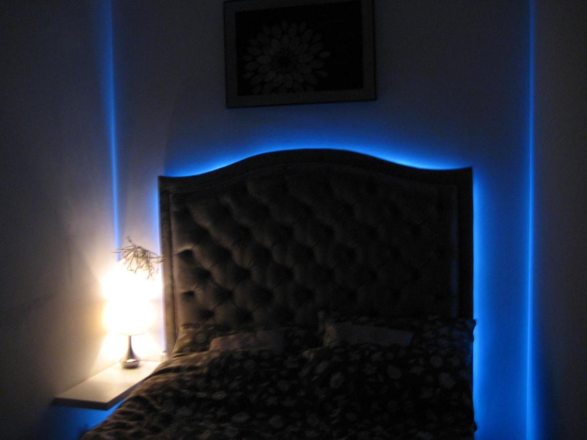 Apartament Neon *