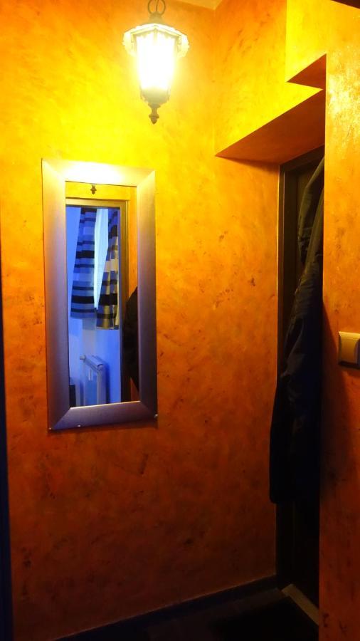 Neon Apartament