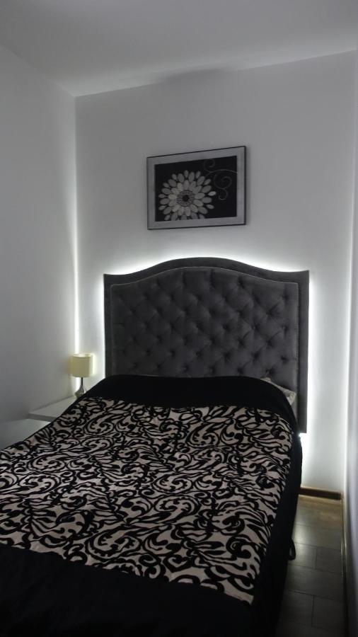 Neon Apartament *